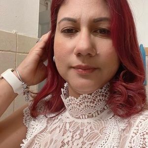 Meet your Posher, Deyanira